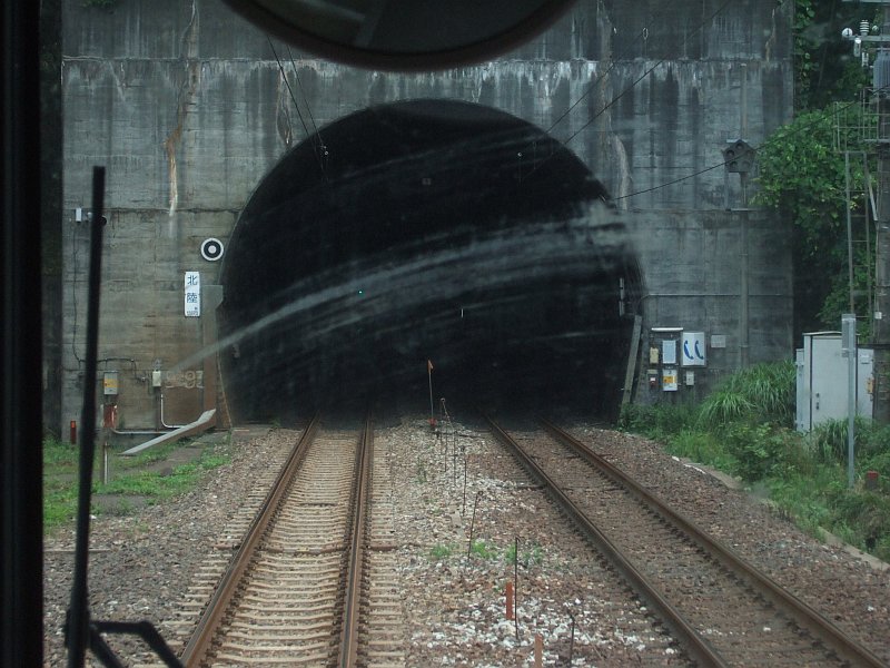 ☆042：北陸本線243M車窓(北陸トンネル敦賀側入口)090724