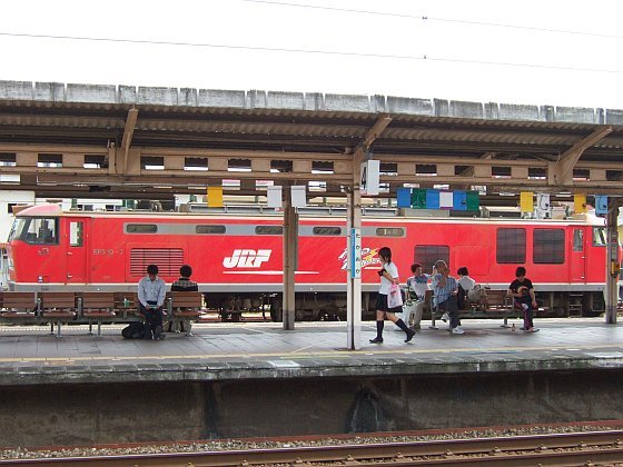 ☆090：高岡駅3-4番ホームと「レッドサンダー」EF510-7／090724