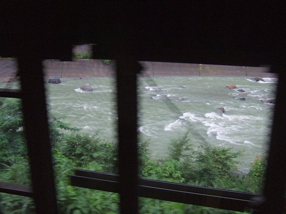 ☆175：大糸線436D車窓・小滝－平岩間／姫川の奔流090724