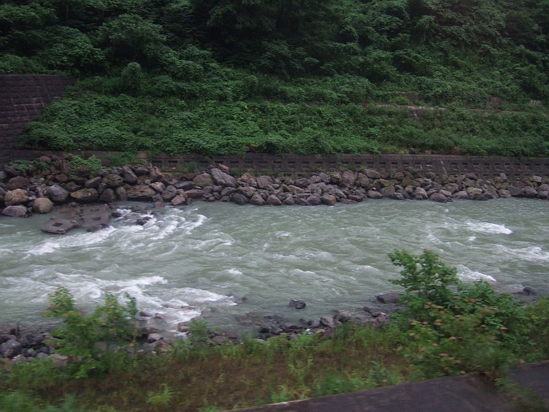 ☆176：大糸線436D車窓・小滝－平岩間／姫川の奔流090724