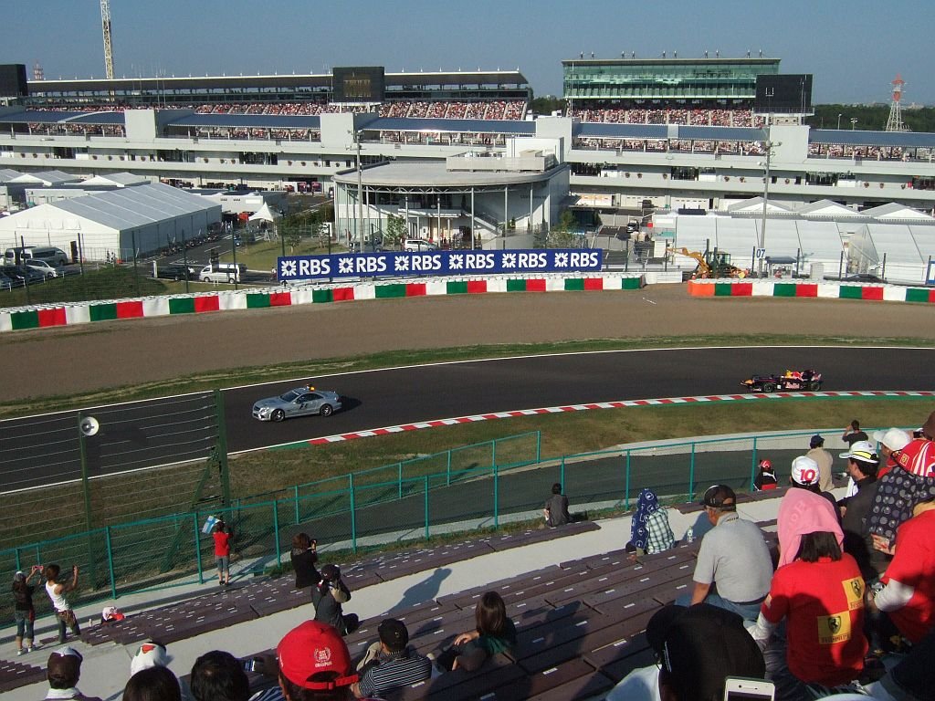 ★236：レッドブルRB5ルノー(15ベッテル)／決勝レース終盤SC先導中