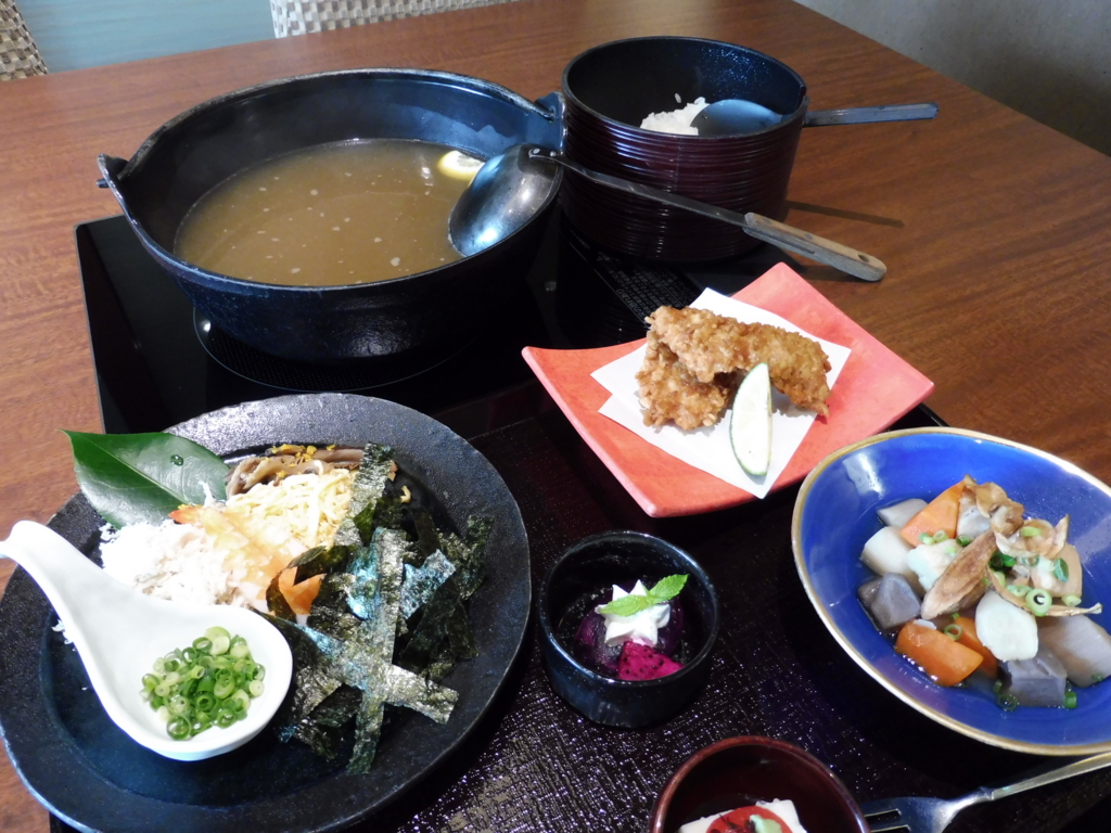 鶏ガラスープの旨味がハンパない 奄美大島の名物 鶏飯 が想像以上に美味しかった ぐるなび みんなのごはん