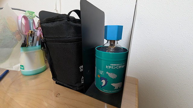 ダイソーのスチールブックエンド