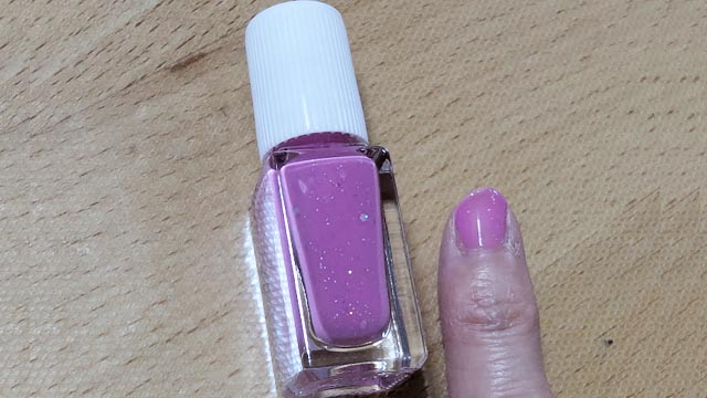 イオンのおもちゃ売り場で見つけたレイスのマニキュア