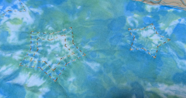 金色の糸で刺し子を施しました