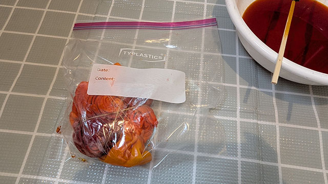 染料をかけて放置している状態