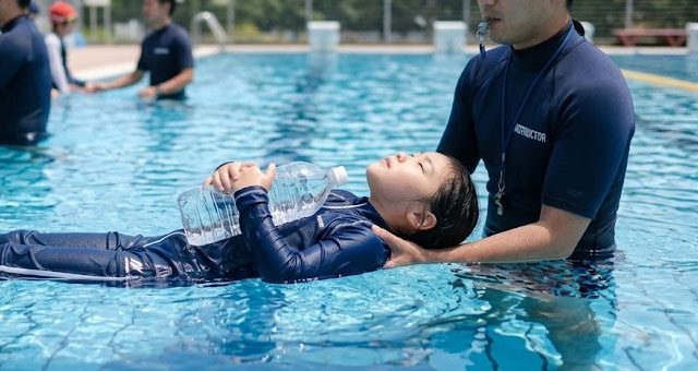 ペットボトルを使って浮く