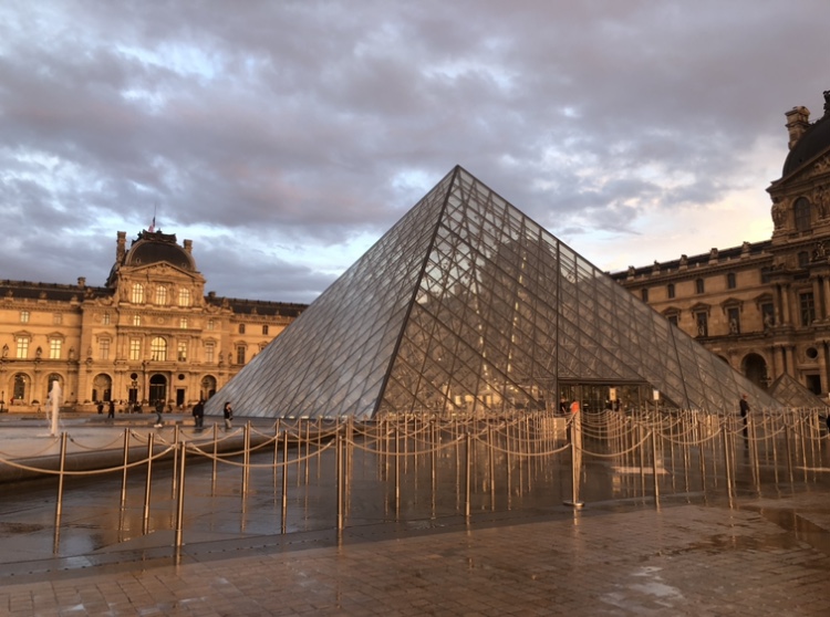 ファイル:Louvre Museum Wikimedia Commons.jpg - Wikipedia