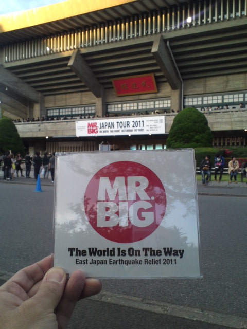 武道館 MR.BIG 物販１時間行列でした。