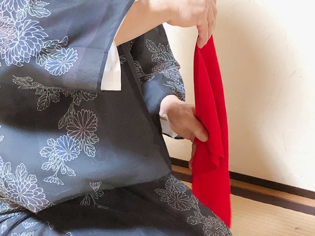 裏千家茶道帛紗のさばき方