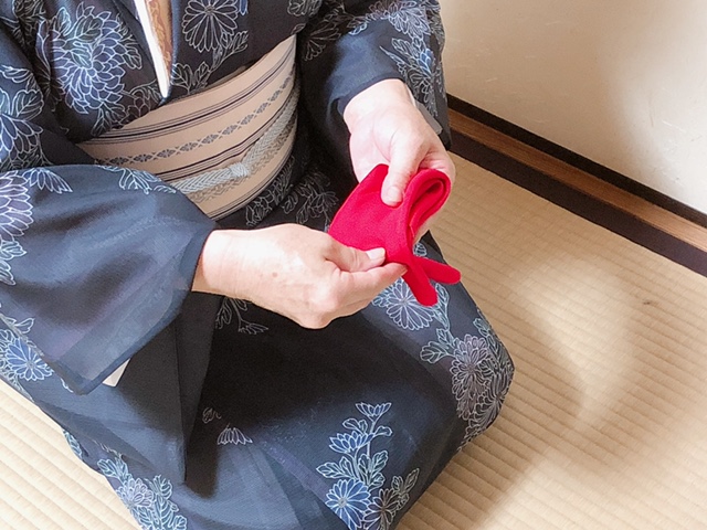 裏千家茶道帛紗のさばき方