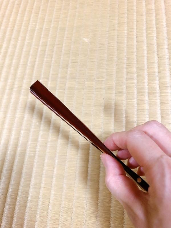 裏千家茶道の扇子の持ち方・置き方・差し方