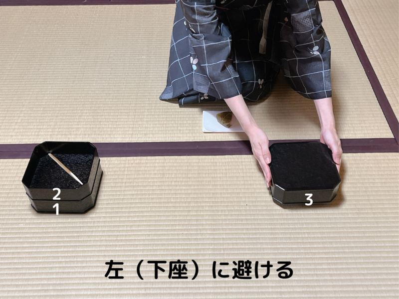 縁高の扱い方・お菓子の入れ方・取り方・黒文字の置き方（裏千家茶道）