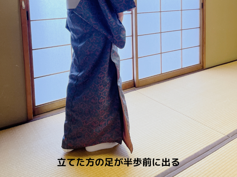 裏千家茶道正座からの立ち上がり方（基本の作法）