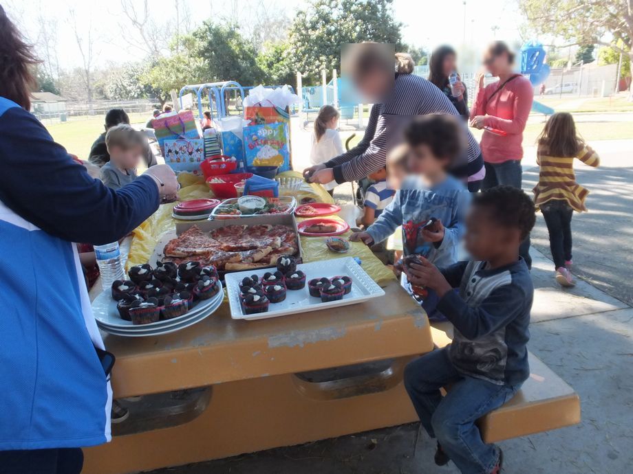 アメリカのプリスクールの友人の誕生日会 公園編 ミセスgのブログ アメリカのプリスクールの友人の誕生日会 公園編 ミセスgのブログ