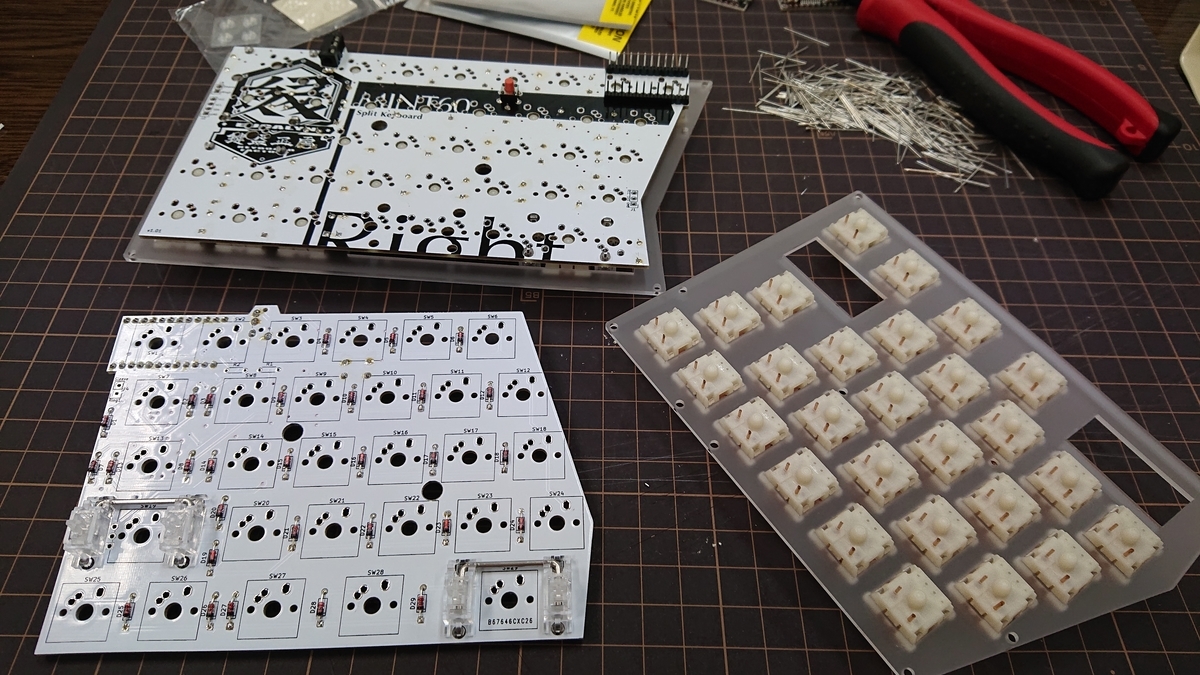 f:id:ocucraqp:20190613013015j:plain 組み立て風景1