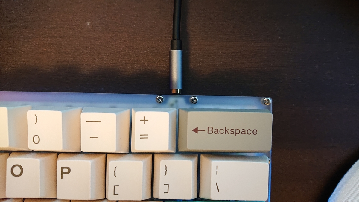 f:id:ocucraqp:20190613015306j:plain 奥まで挿さっているTRSケーブル