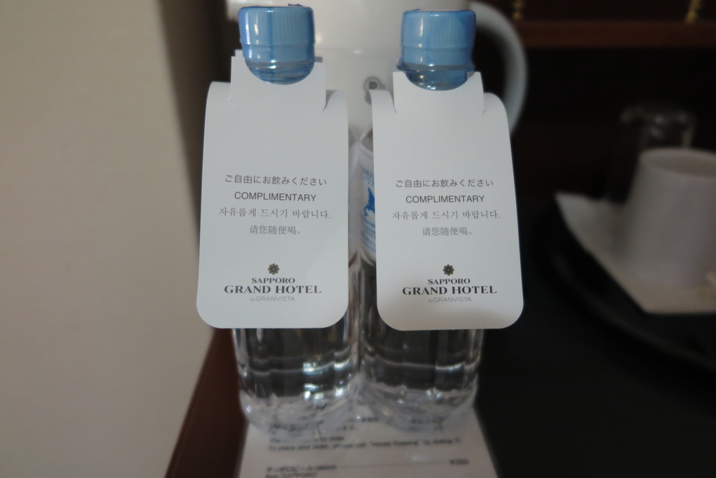毎日500mlのお水が2本用意されていました