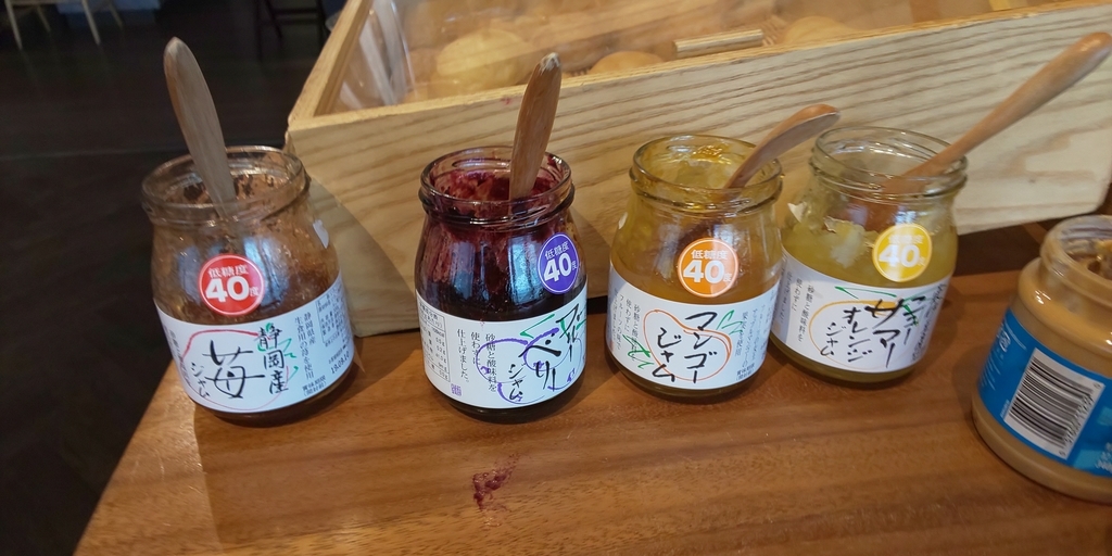 朝食 静岡県産の果物を使ったジャム