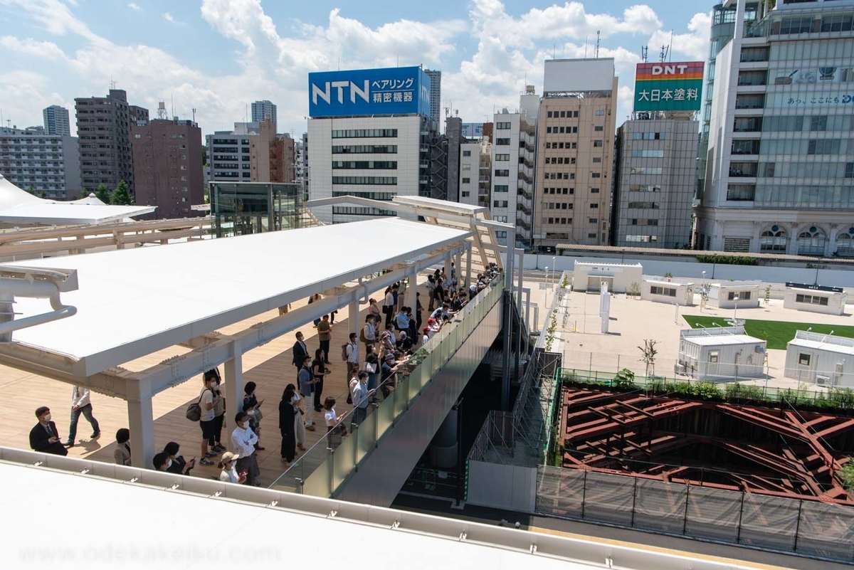 高輪ゲートウェイ駅にて撮影 医療従者への感謝の気持ちを込めて コロナ禍の東京上空をブルーインパルスが航過飛行 お出かけいく