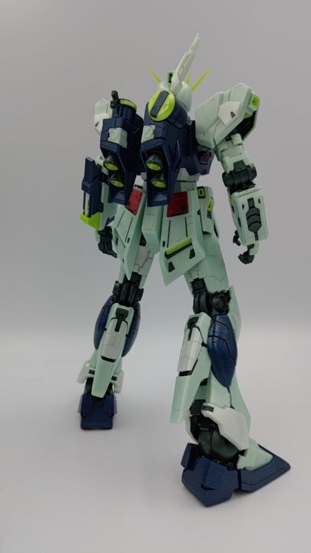 MG「νガンダム ver.Ka（サイコフレーム発動イメージカラー）」レビュー