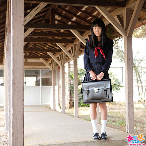  椎名もも パンティー　マンスジ