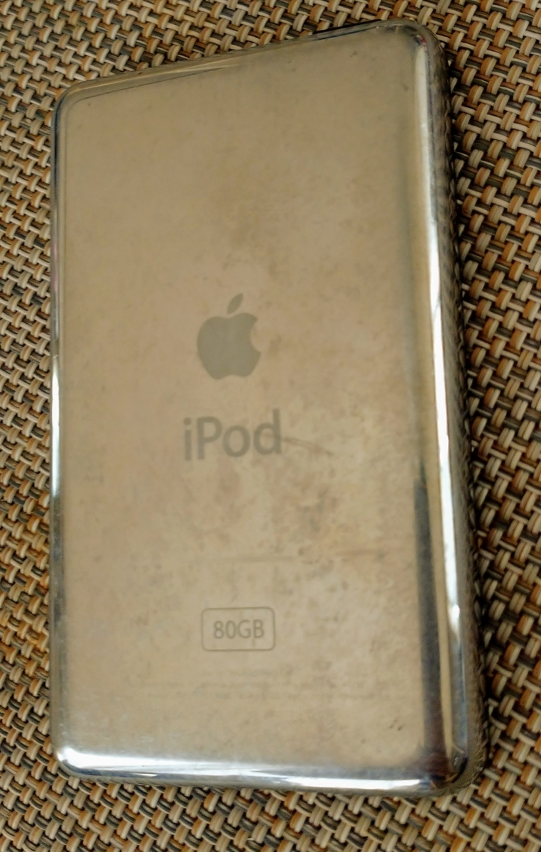 凄い年季の入ったipod裏
