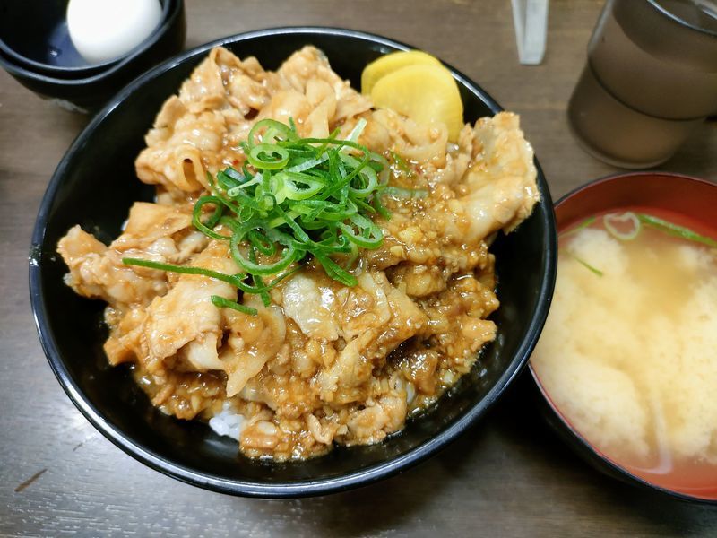 背脂にんにくクラッシュすた丼