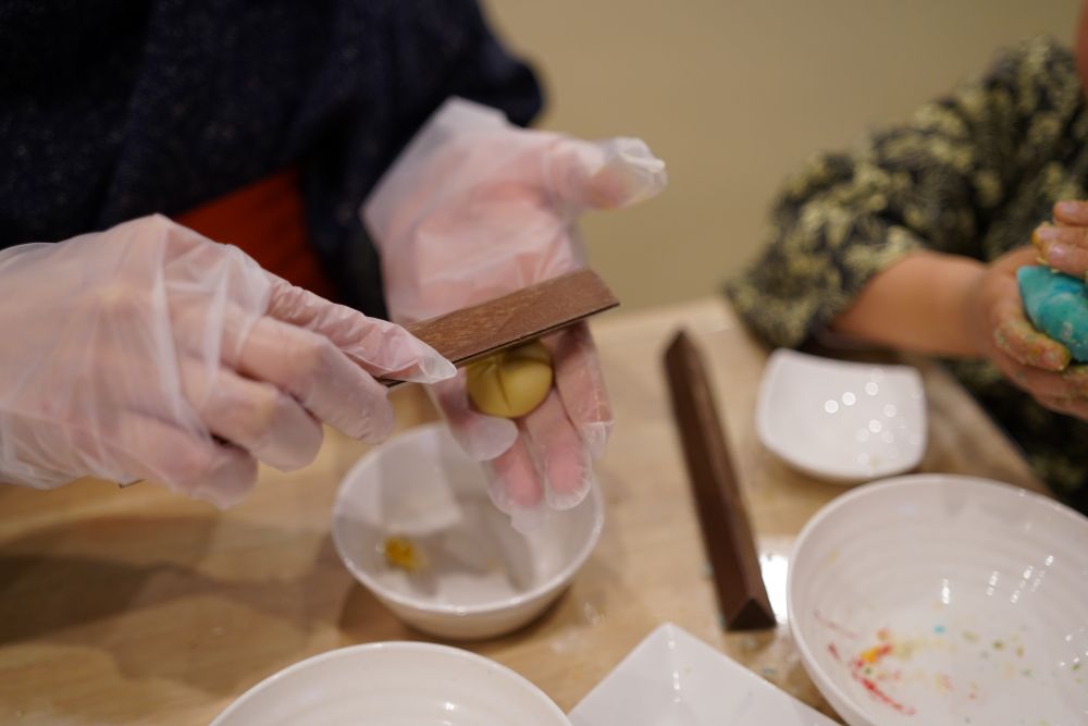 和菓子作りの様子
