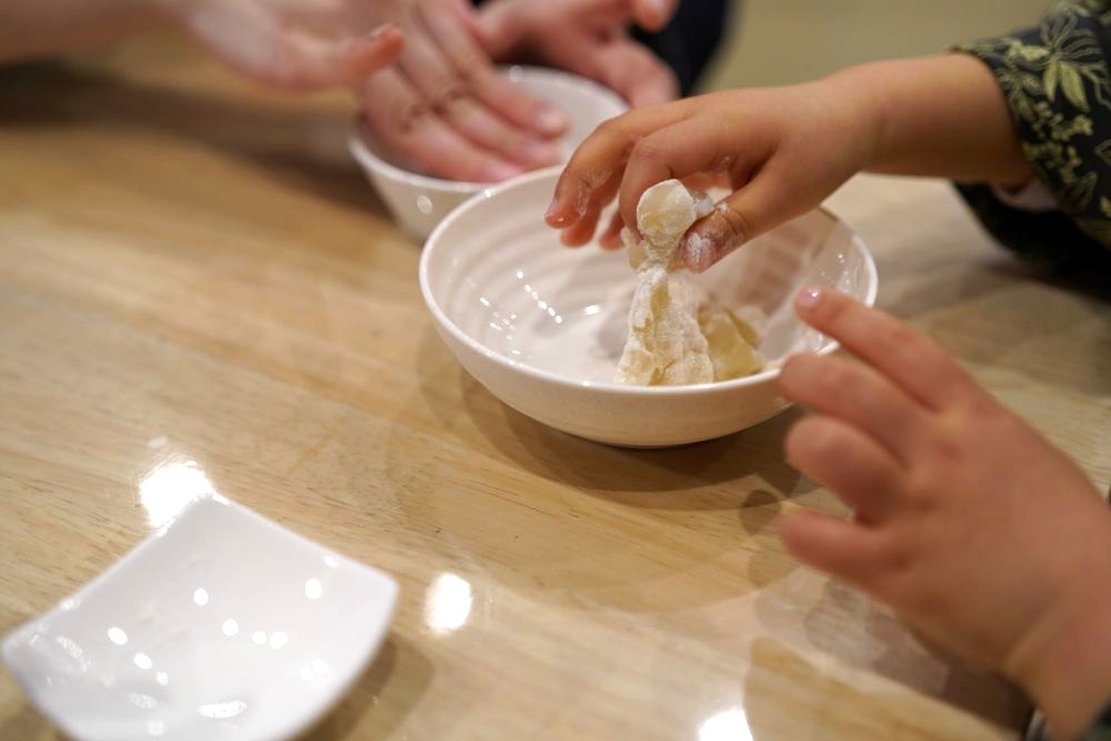 和菓子作りの様子
