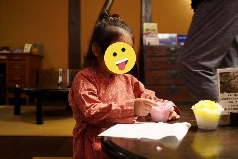 かき氷を食べる様子