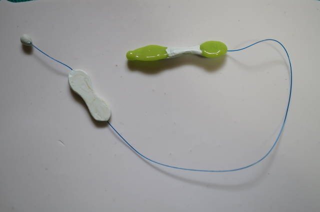 チップとセーフティチップを糸で結ぶ構造図