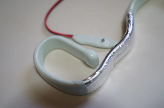 一穴一極の電極チップを紹介した掲載写真