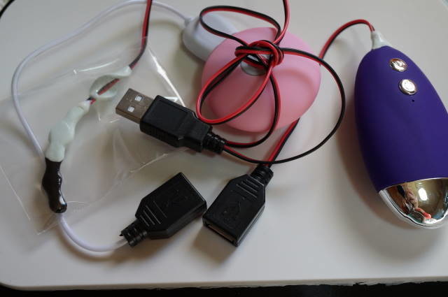 ケーブルにスクリュー補助を付けた特注品
