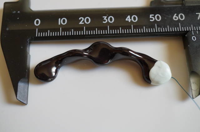 全体に厚みが均質な陶器の立体構造