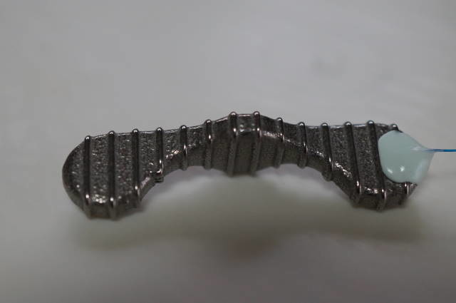 The ribbed titanium chip introduced while technical development remained incomplete.