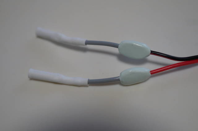 圧着工具を手配して圧着接続した電極チップ