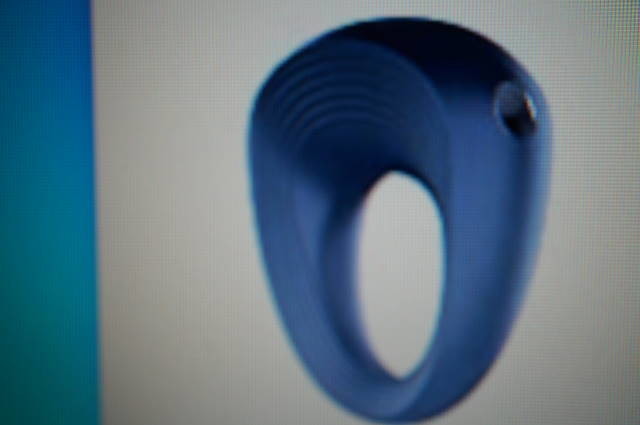 A German-made silicone ring tested as a suitable chip accessory