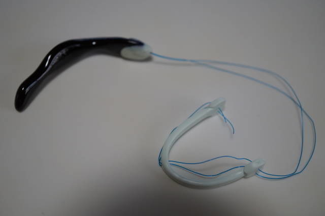 短くて亀頭部のみを挟む感じの物