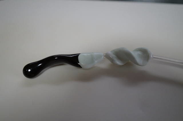 押しばね式チューブで結んだ補助チップの写真