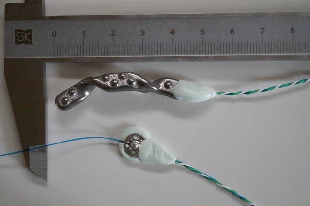凶悪ゾロLサイズに通電撚り込みケーブル一式を接続した特注品。