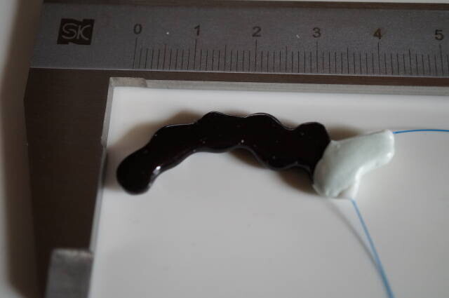 上下2箇所から糸が出る角付き仕様の特注