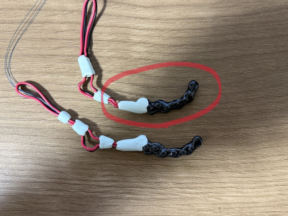 接続角度の違いについて相談者が比較したチップの写真