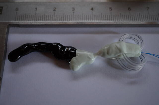 The custom external stopper measuring 2cm vertically and 2cm horizontally