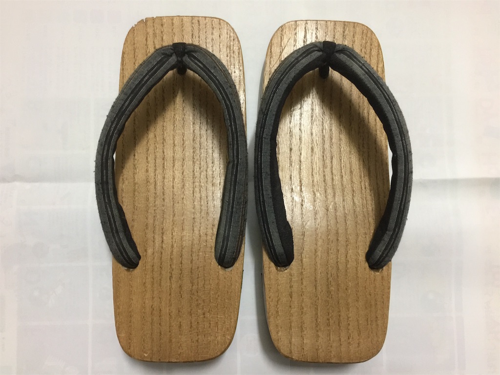 f:id:okai8:20180929160909j:plain:w200 ソール貼り替え前の下駄上から