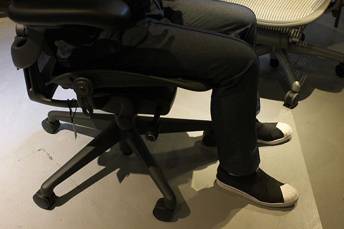 立っているより座る方が負荷40 も増加 デキるビジネスマンは座り方にもこだわる まいにちdoda はたらくヒントをお届け