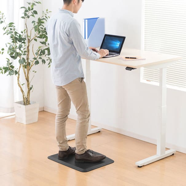 つらい立ち仕事の負荷対策に 持ち運べる疲労軽減マットが登場 まいにちdoda はたらくヒントをお届け