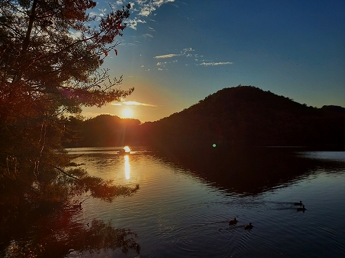 池と夕日１