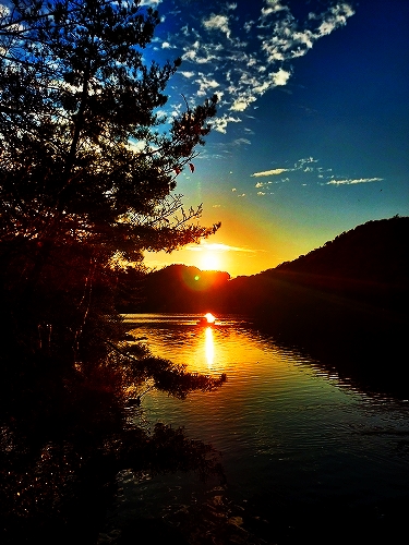 池と夕日２