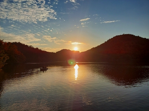 池と夕日３